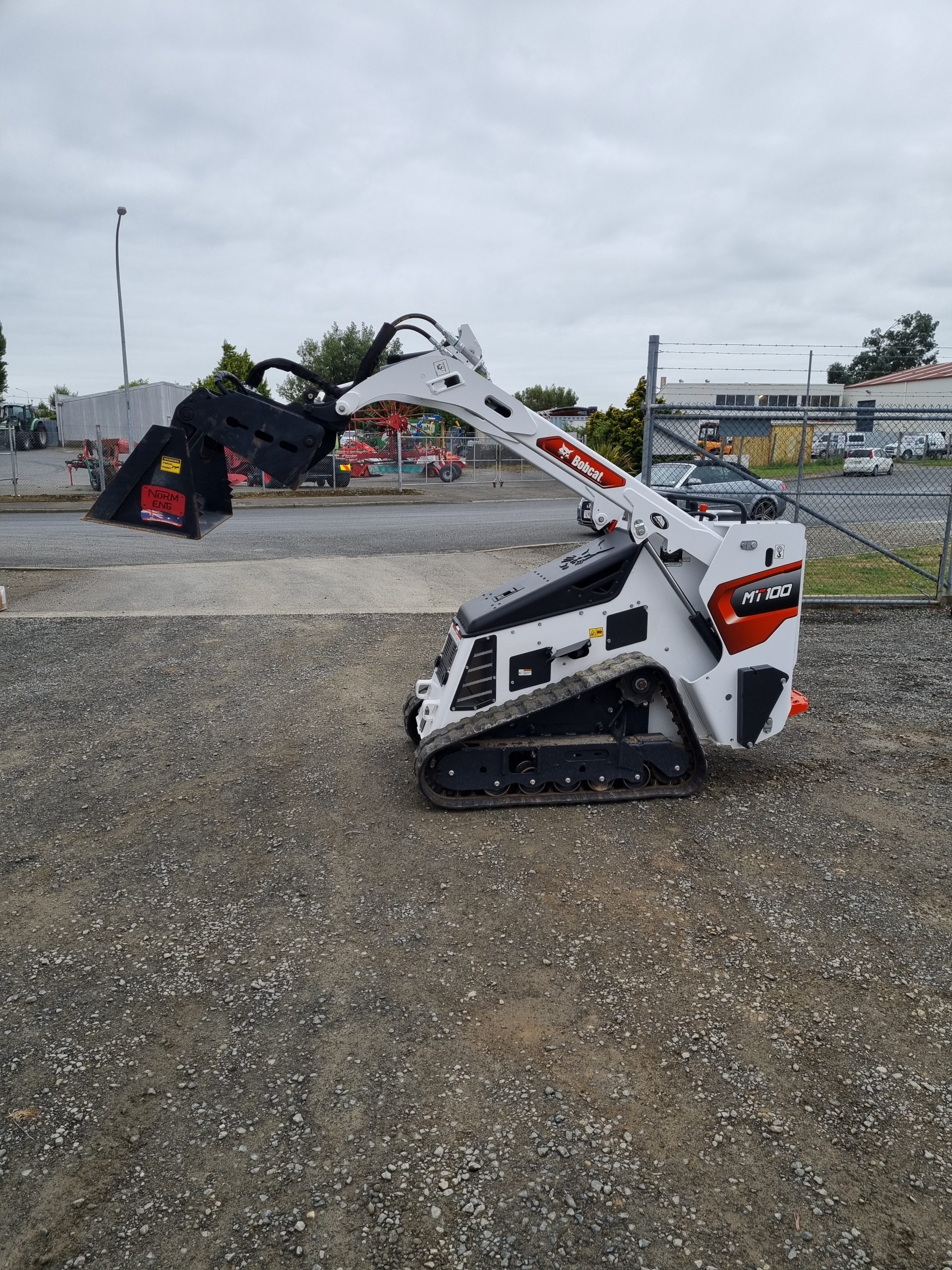 Bobcat M100 Skid Steer loader/trencher 2 Tyre Tracks and Hire